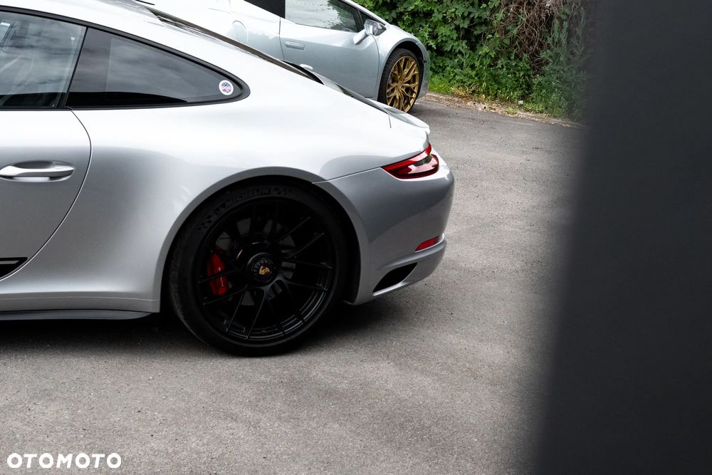Porsche 911 Carrera GTS PDK - 26