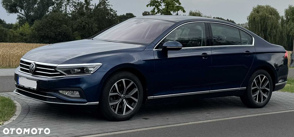 Volkswagen Passat - 1