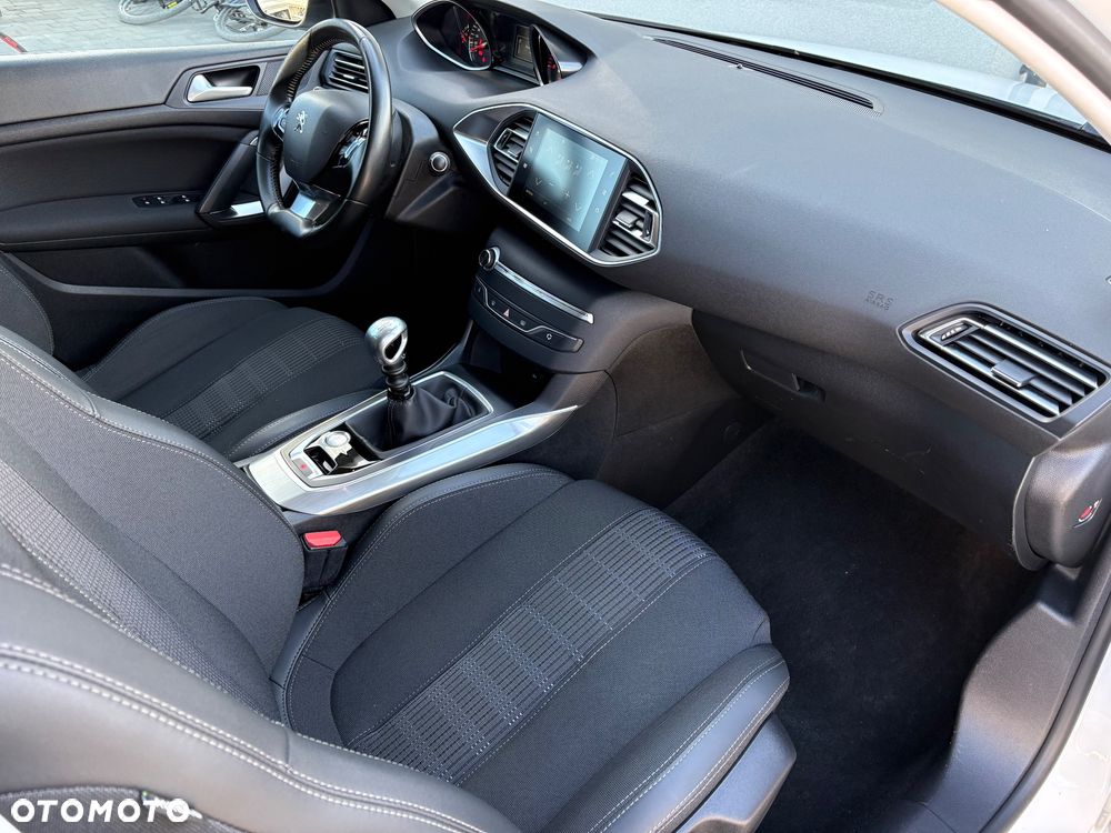 Peugeot 308 1.5 BlueHDi Allure Pack S&S - 15