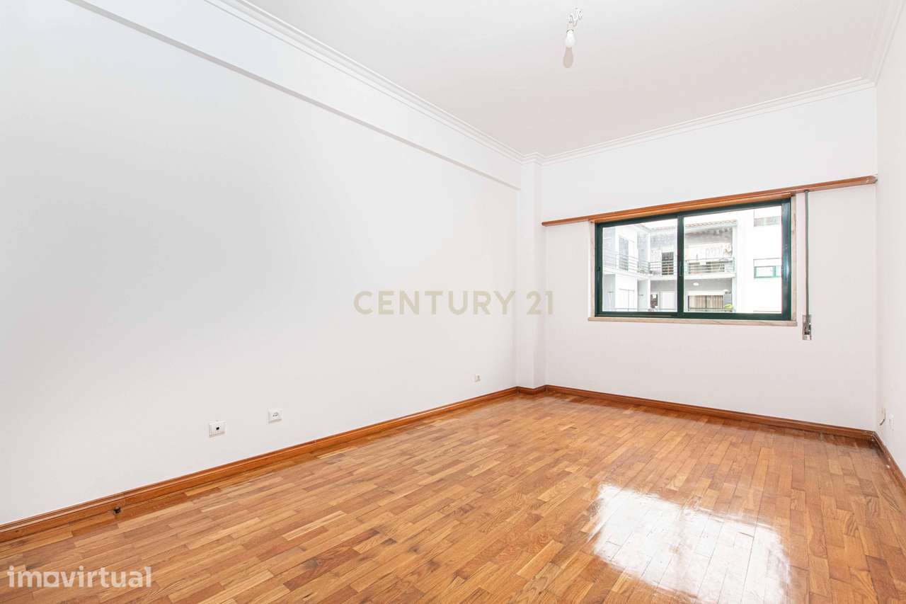Apartamento T3 de 135 m² com Box para 2 Carros, Elevador e Arrecadação - Grande imagem: 4/24