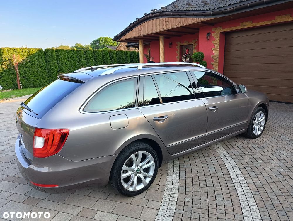 Skoda Superb 2.0 TDI DSG Exclusive - 23