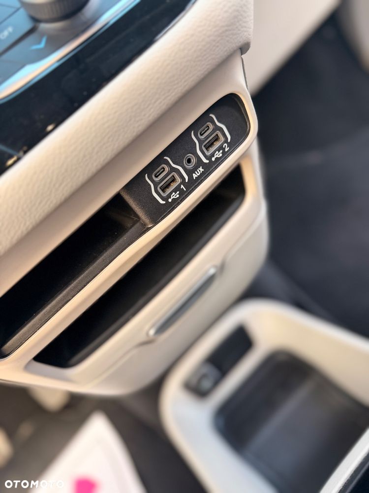Chrysler Pacifica - 28