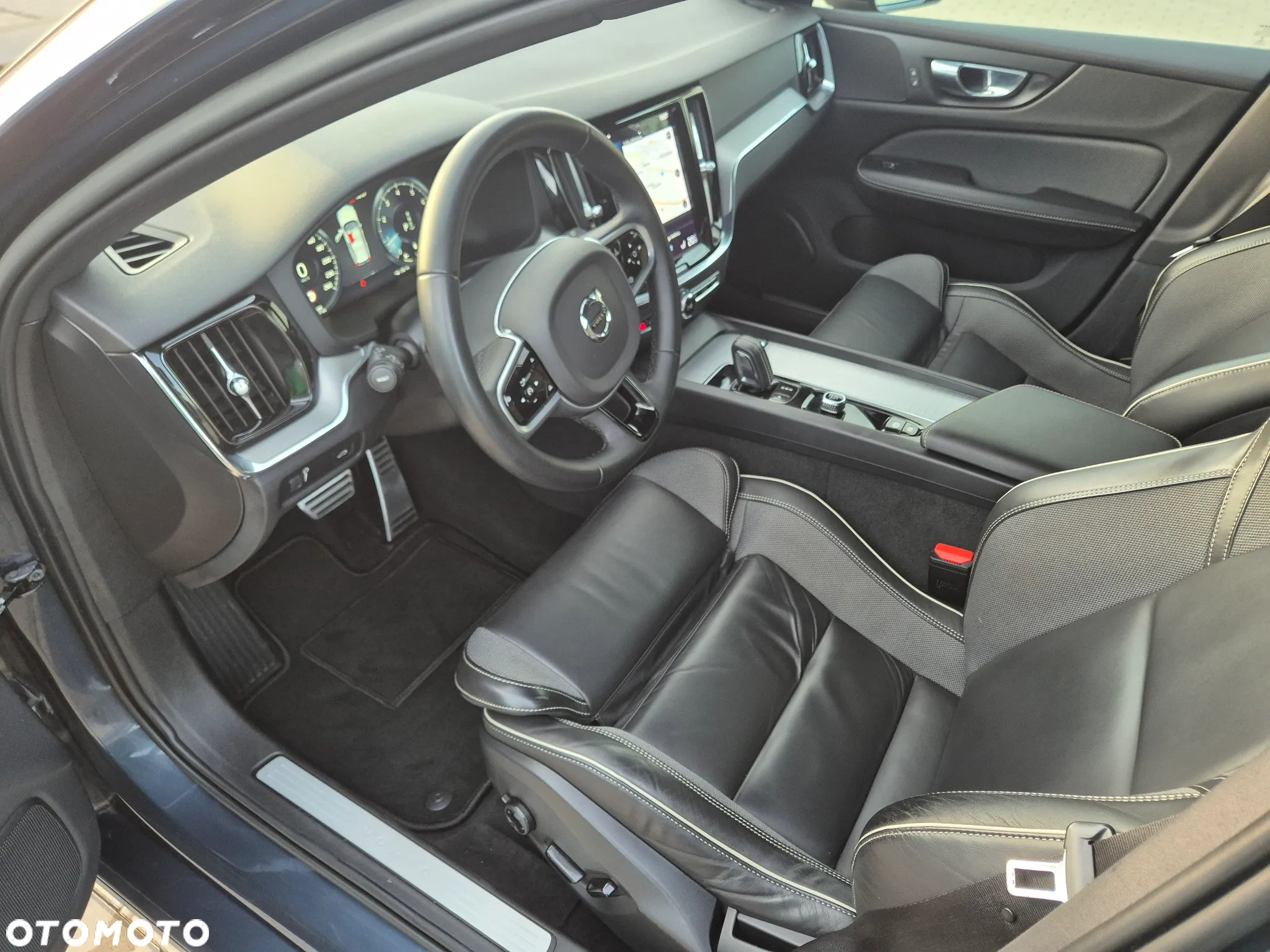 Volvo V60 T4 Momentum Pro - 23