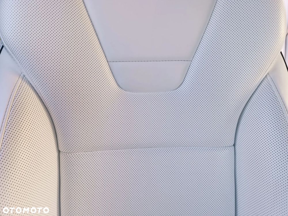 Tesla Model X - 17