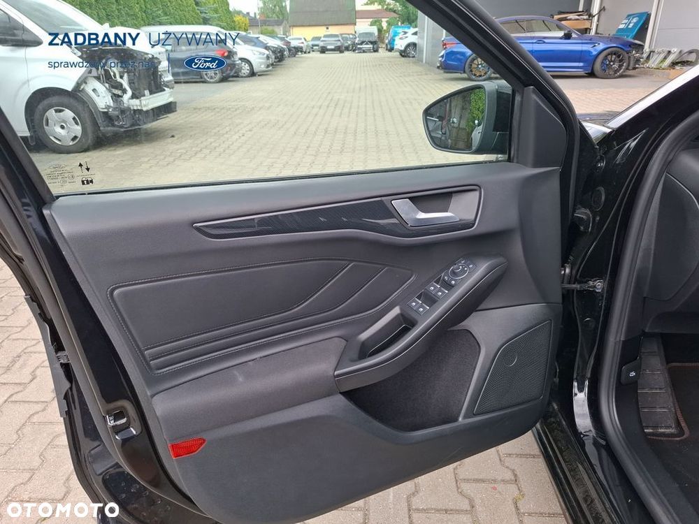 Ford Focus 1.0 EcoBoost mHEV ST-Line X - 24