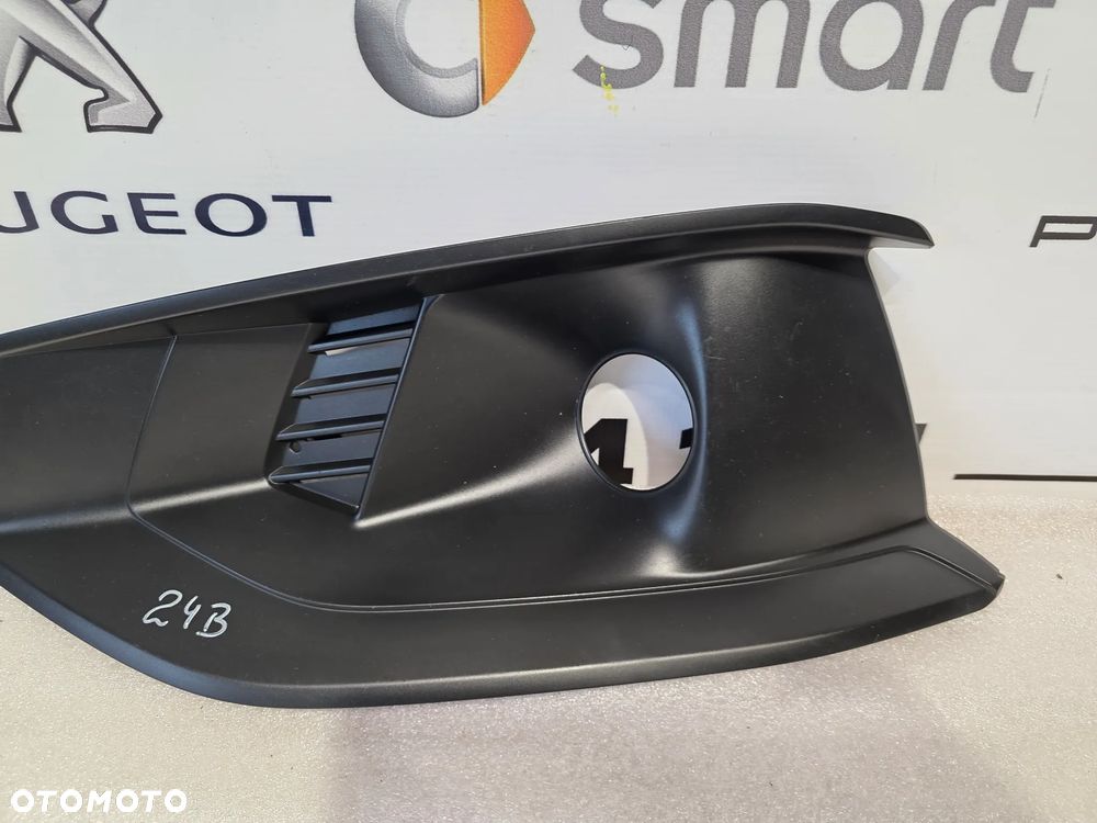 AUDI A4 B9 LIFT 18- ZWYKŁA LEWA / PRAWA KRATKA BOCZNA ZDERZAKA PRZEDNIEGO PRZÓD NR 8W0807682AJ / 8W0807681AJ NR AUKCJI KB24 - 9