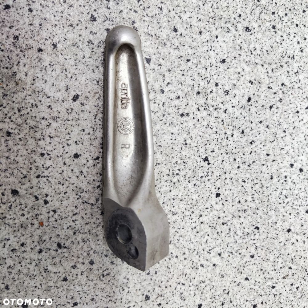 Podnóżek prawy tył, pasażera Aprilia Shiver 750 - 5