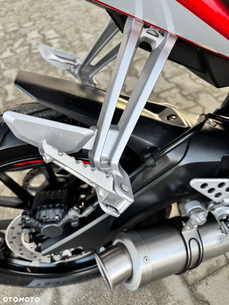 Yamaha YZF - 13
