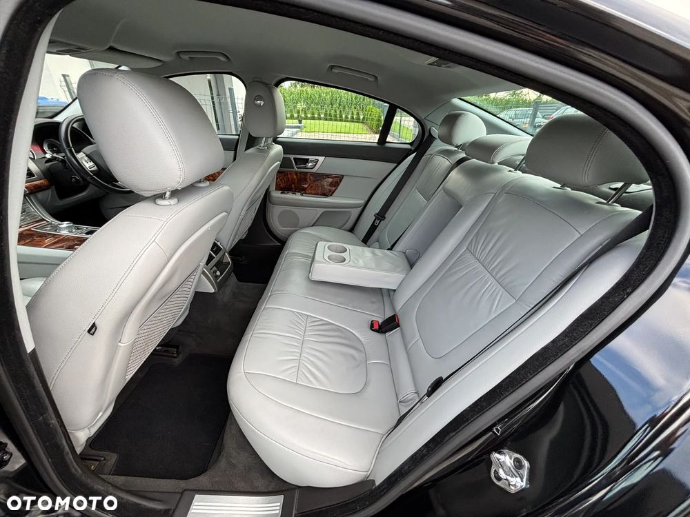 Jaguar XF 3.0 V6 D Premium Luxury - 20