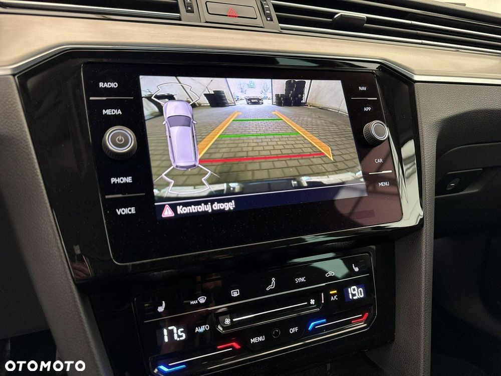 Volkswagen Passat - 26