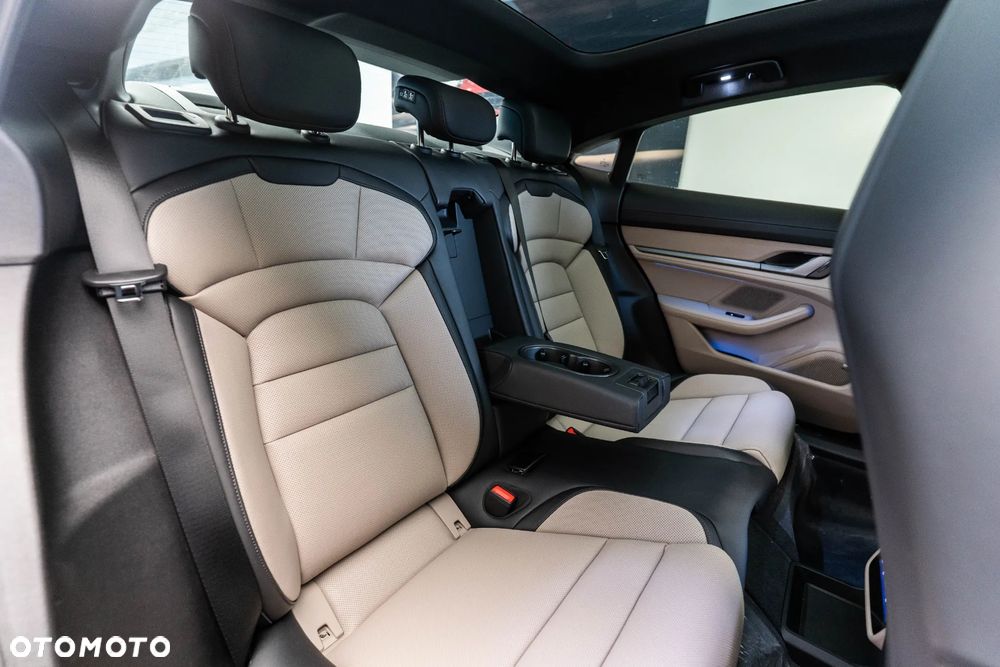 Porsche Taycan 105kWh 4S Black Edition - 14