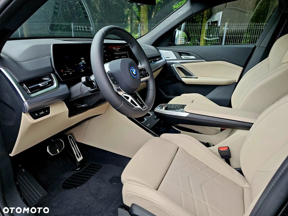 BMW iX2 eDrive20 66.5kWh M Sport - 19