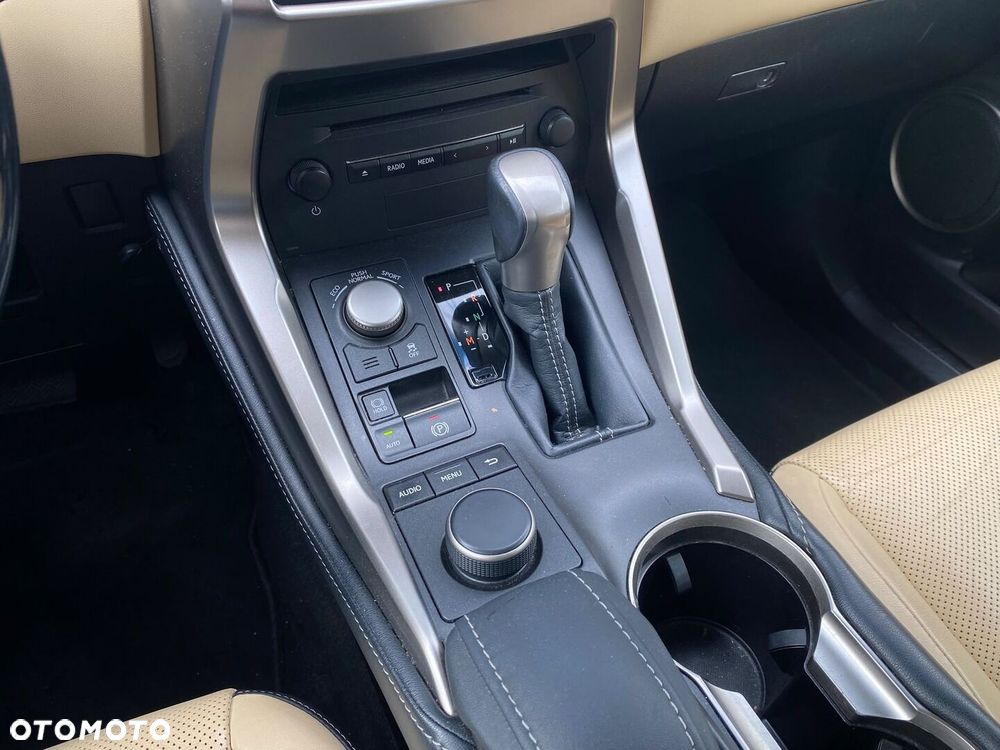 Lexus NX 200t Comfort AWD - 19