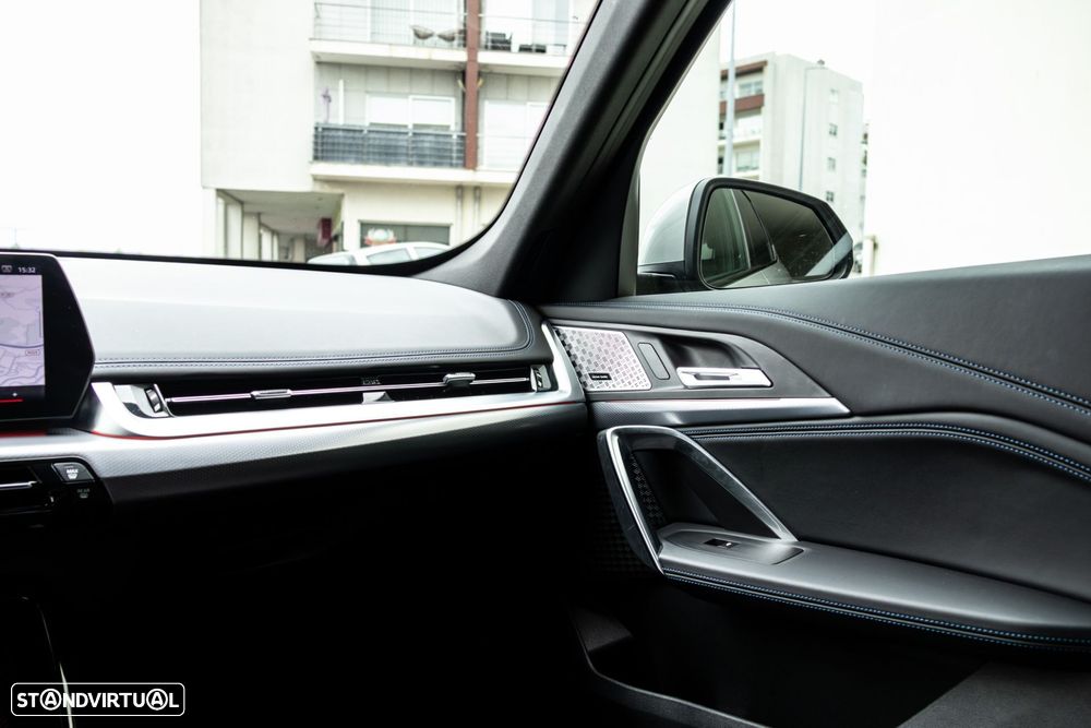 BMW iX1 eDrive20 Pack Desportivo M - 18