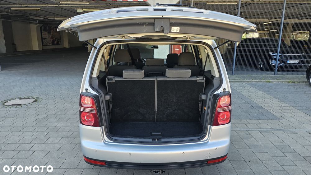 Volkswagen Touran - 19