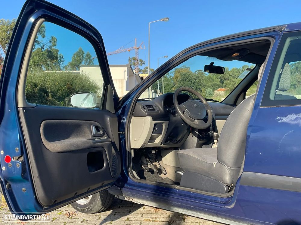 Renault Clio 1.2 16V Privilège - 13