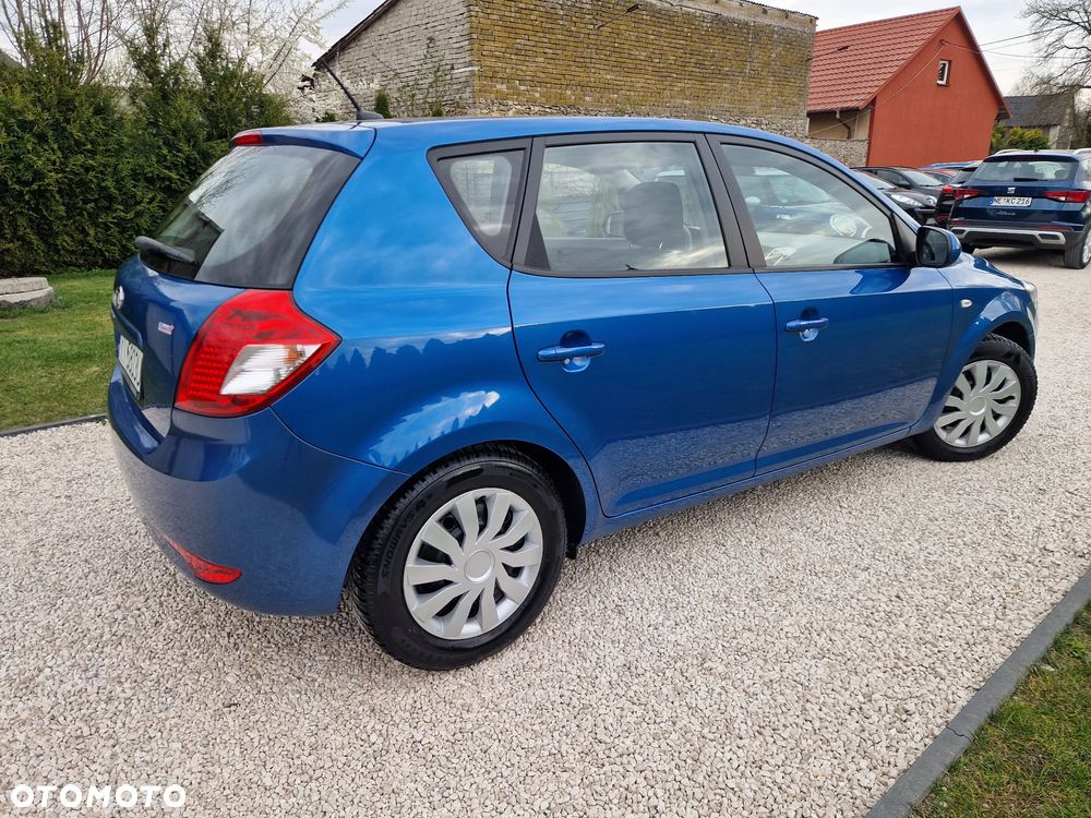 Kia Ceed 1.4 CVVT Dream-Team Edition - 22