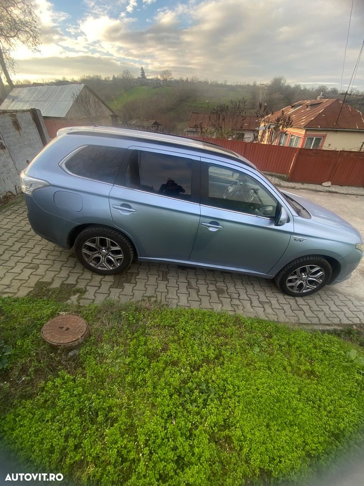 Mitsubishi Outlander - 4