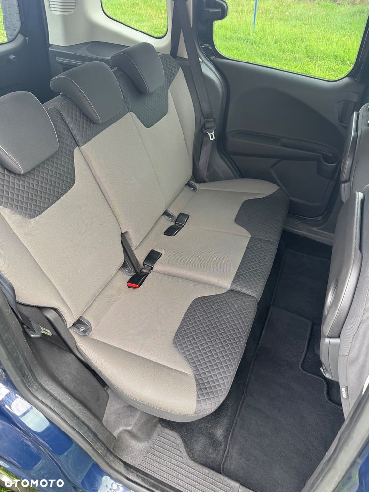 Ford Tourneo Courier - 11