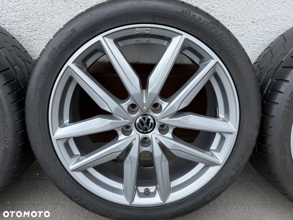 235 40 19 / Vw Sharan Touran Golf Arteon Caddy Jetta Passat CC Beetle SEAT Leon SKODA Octavia SuperB BMW G20 G21 - 5