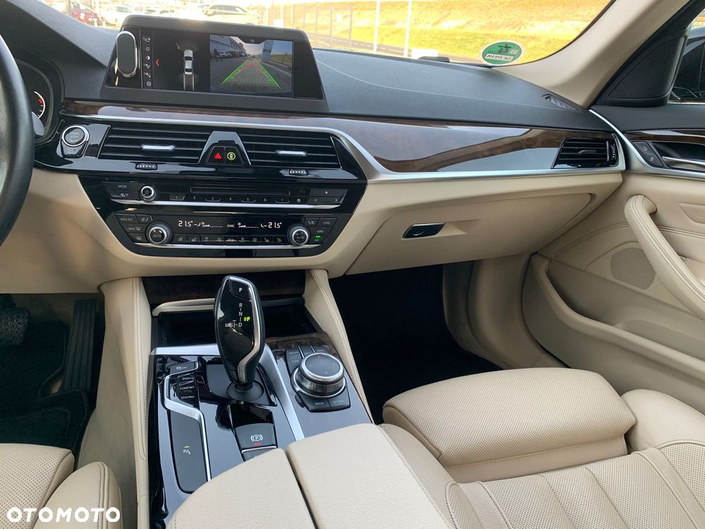 BMW Seria 5 530i GPF xDrive Luxury Line - 32