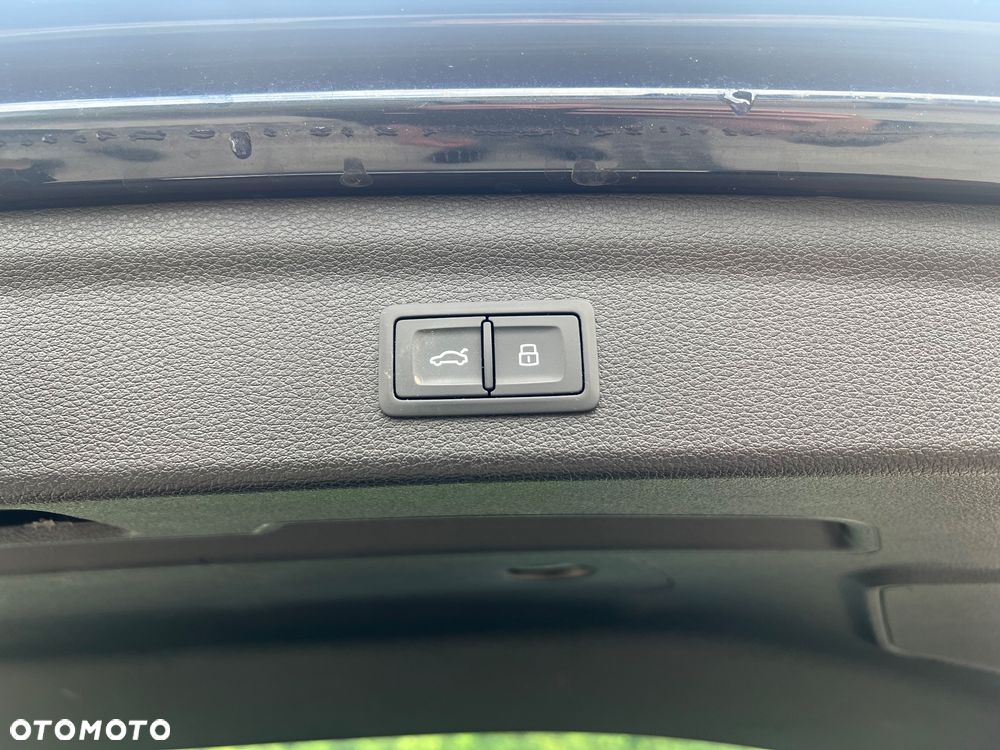 Audi Q3 2.0 TDI Sport S tronic - 33