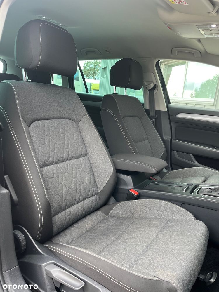 Volkswagen Passat - 32