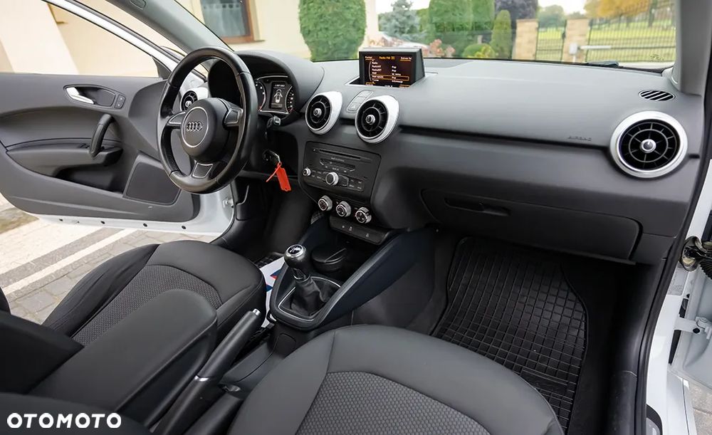 Audi A1 1.2 TFSI S line Sportpaket - 17