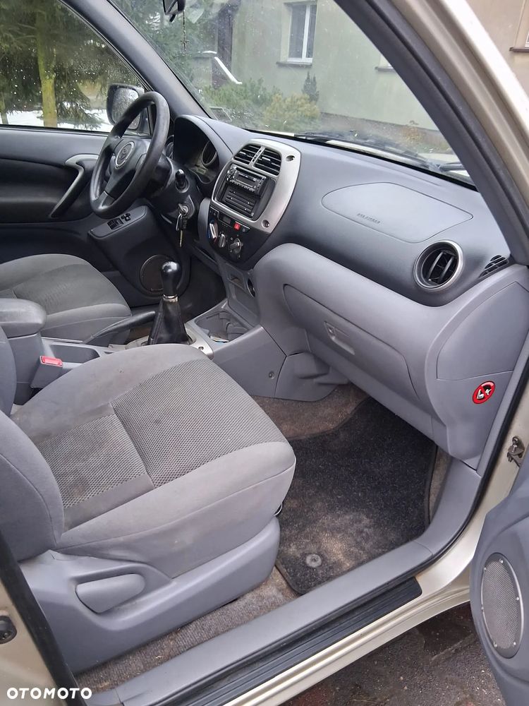 Toyota RAV4 D-4D 4x4 - 11