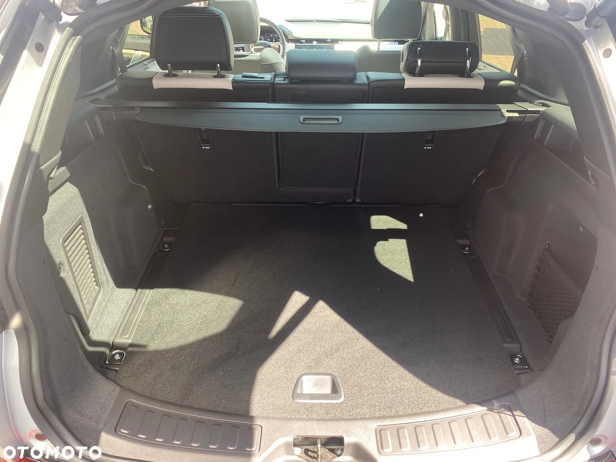 Land Rover Discovery Sport 2.0 D200 mHEV R-Dynamic SE - 13