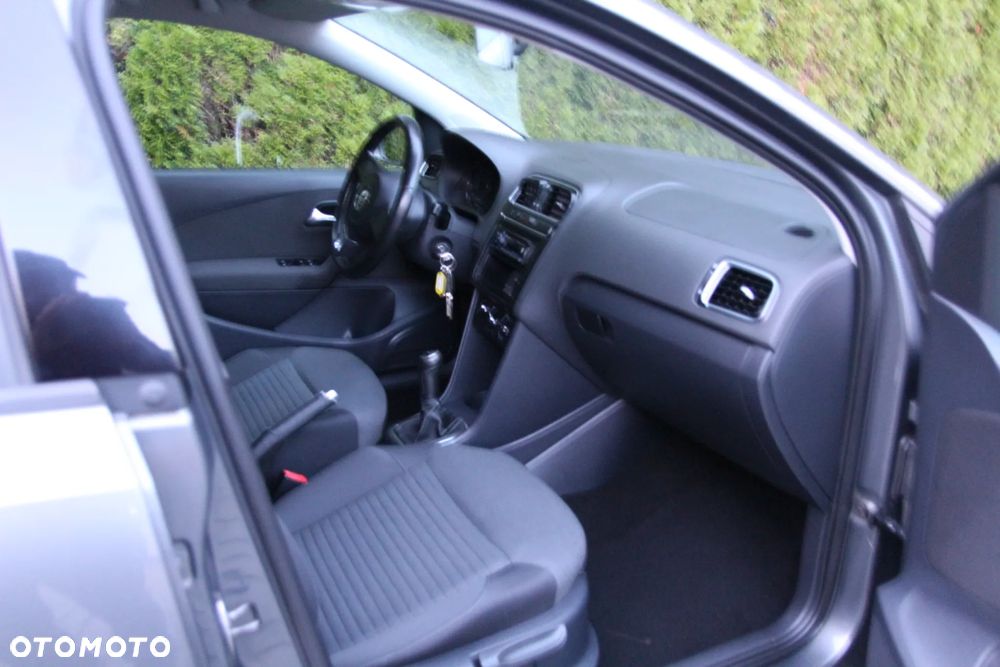 Volkswagen Polo - 12