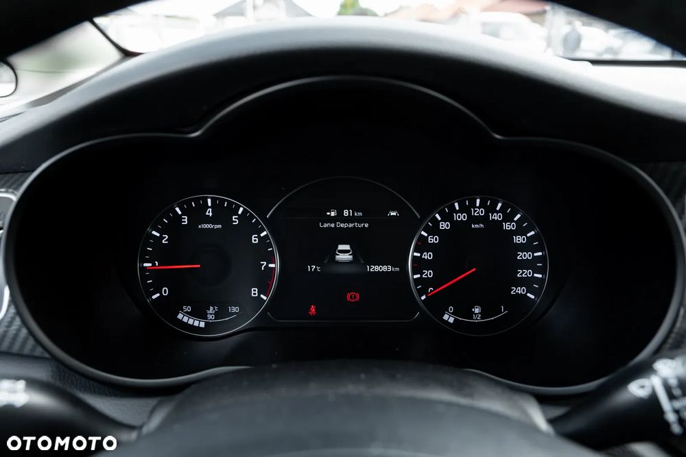Kia Carens 1.6 GDI S 7os - 30