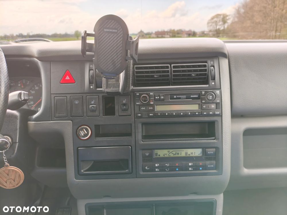 Volkswagen Multivan - 30