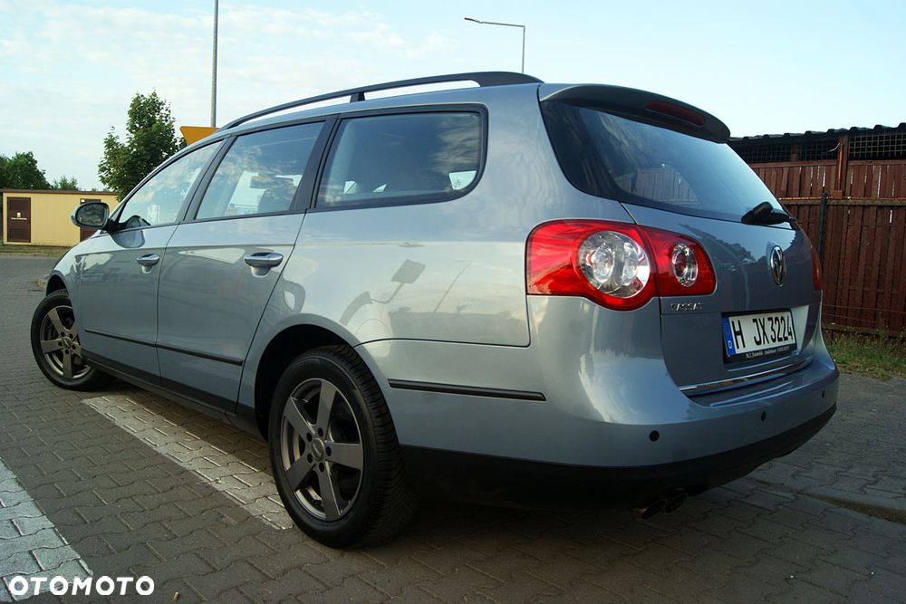 Volkswagen Passat 2.0 TDI DPF BlueMotion Technology Comfortline - 18