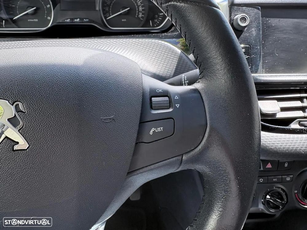 Peugeot 208 1.6 BlueHDi Style - 37