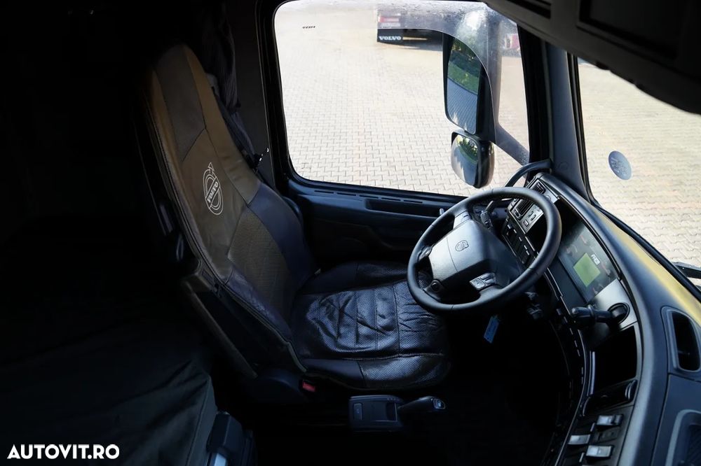Volvo FH16 / 700 / 6x4 / SISTEM HIDRAULIC / RETARDER / TRACTOR CU 3 AXE / MASĂ PUTERNICĂ 120 T - 28