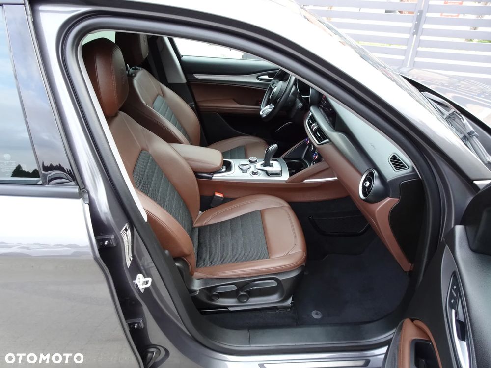 Alfa Romeo Stelvio 2.0 Turbo Sprint Q4 - 14