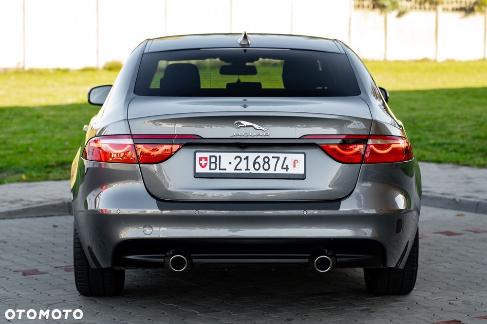 Jaguar XF 30d S - 9