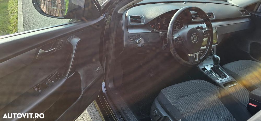 Volkswagen Passat Variant 2.0 TDI Blue TDI DSG Comfortline - 16