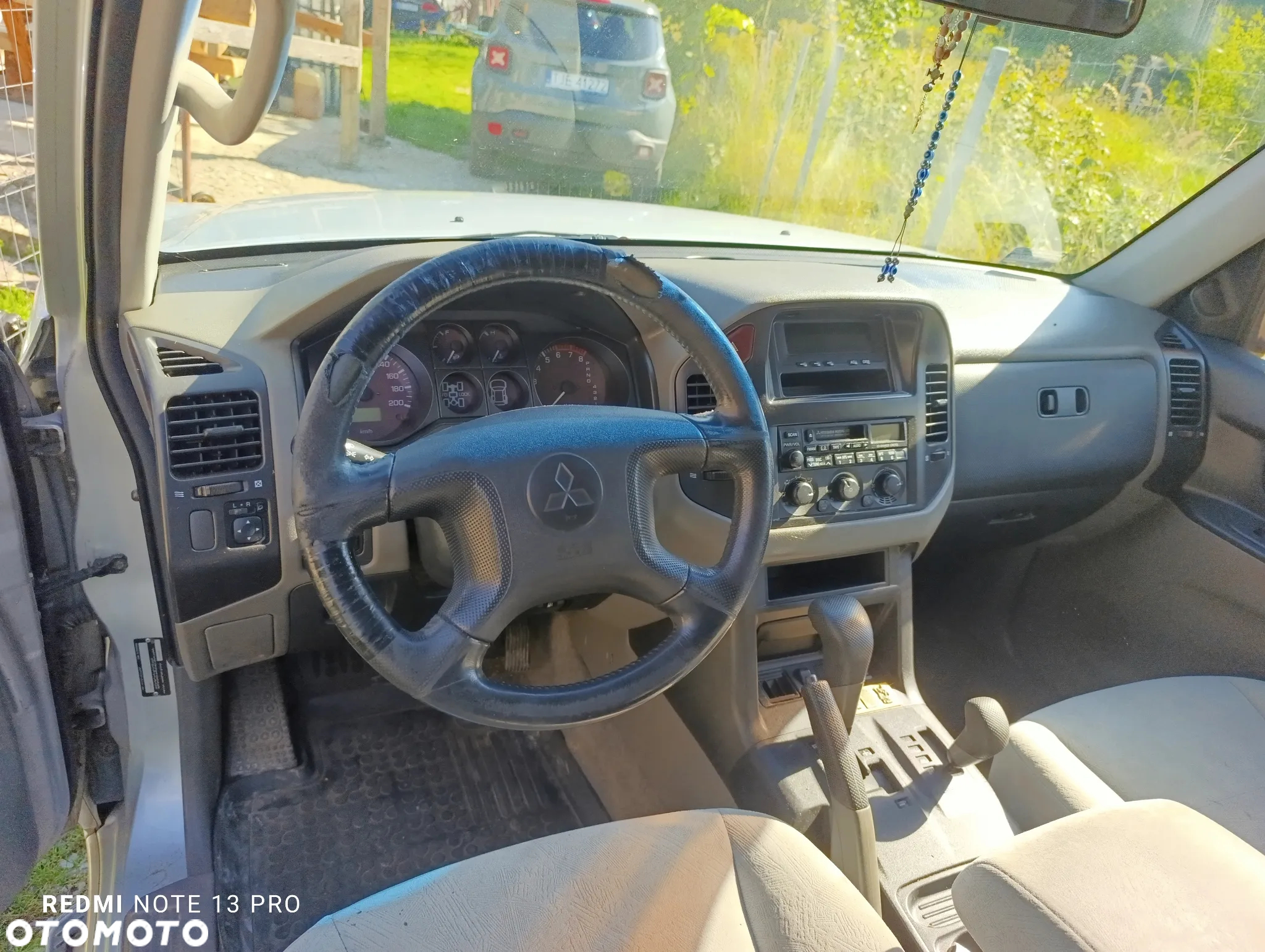 Mitsubishi Pajero - 24