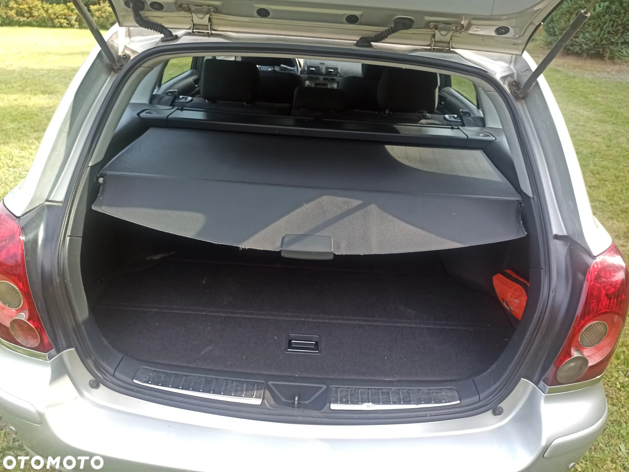 Toyota Avensis 2.0 D-4D Sol - 11