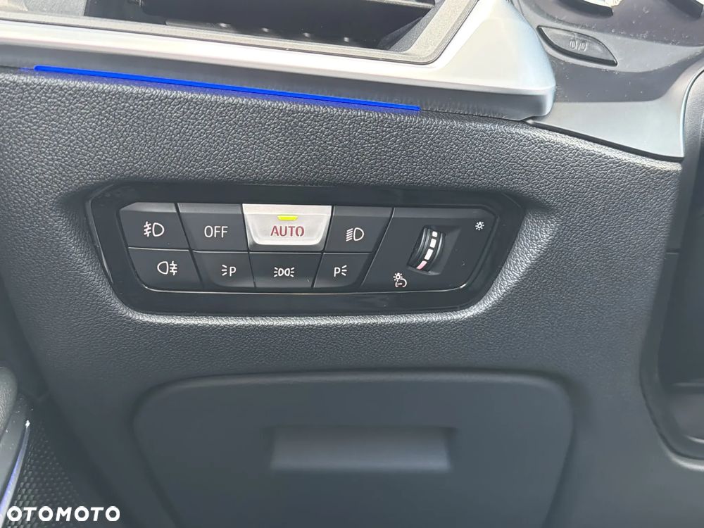 BMW Seria 3 330i Sport Line sport - 18