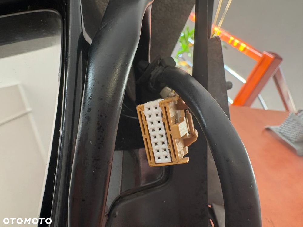 LUSTERKO LEWE CZARNE AUDI A4 B7 10 PIN - 3