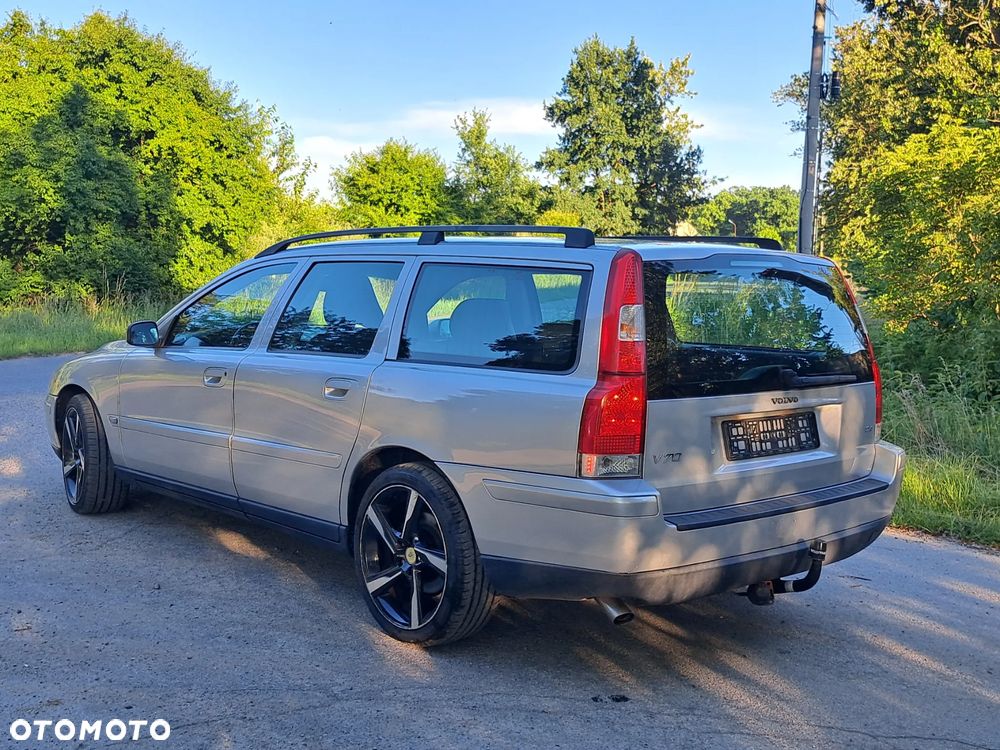 Volvo V70 2.4 - 25