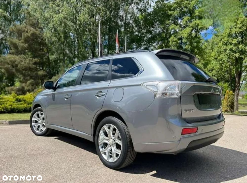 Mitsubishi Outlander 2.0 4WD Top - 4