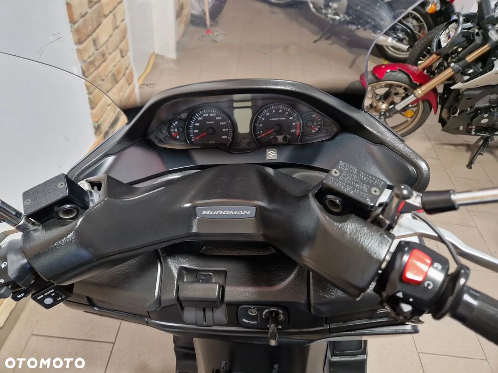 Suzuki Burgman - 22