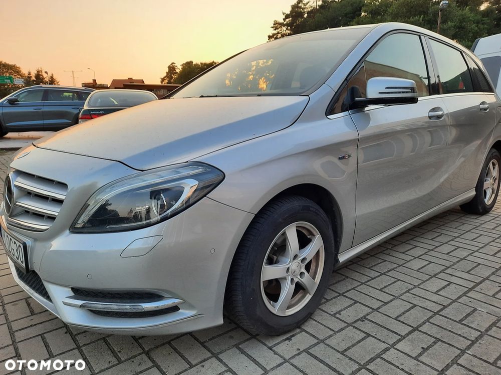 Mercedes-Benz Klasa B 180 (BlueEFFICIENCY) - 2