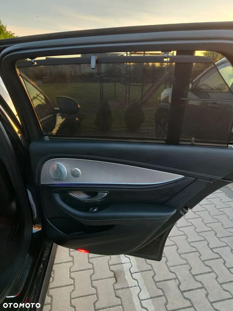 Mercedes-Benz Klasa E 220 d 4-Matic 9G-TRONIC - 26