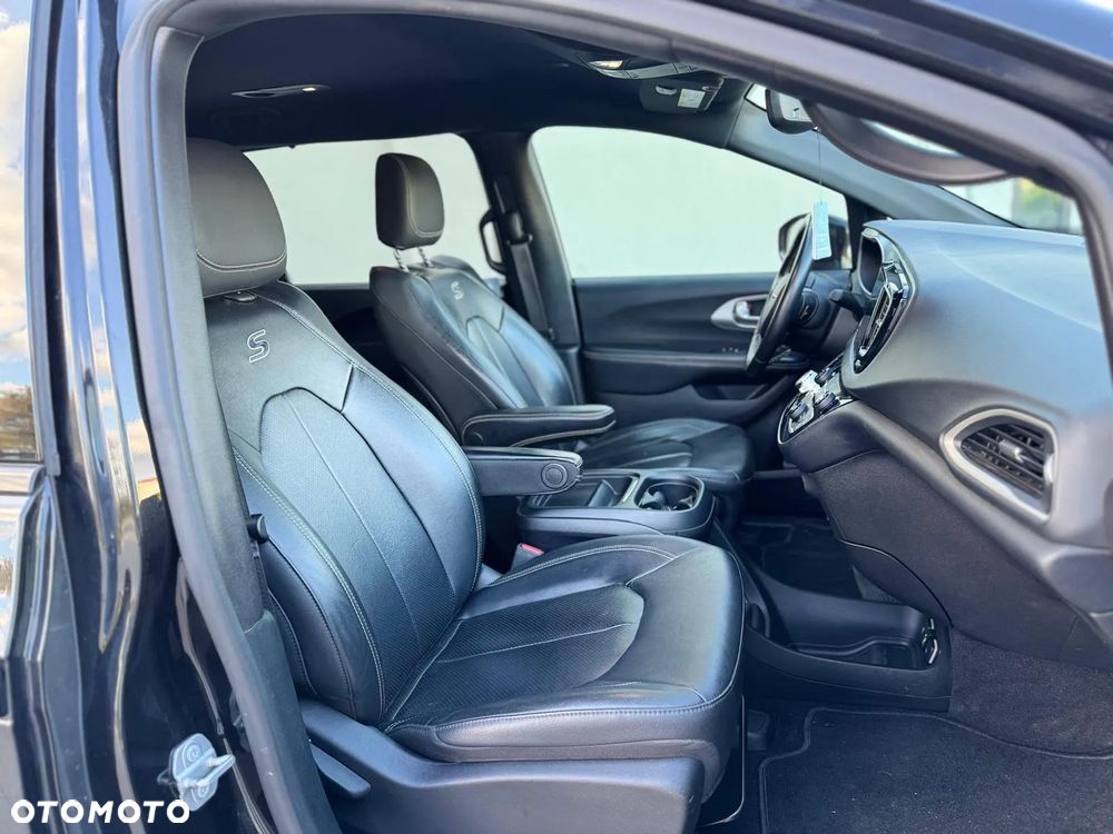 Chrysler Pacifica - 12