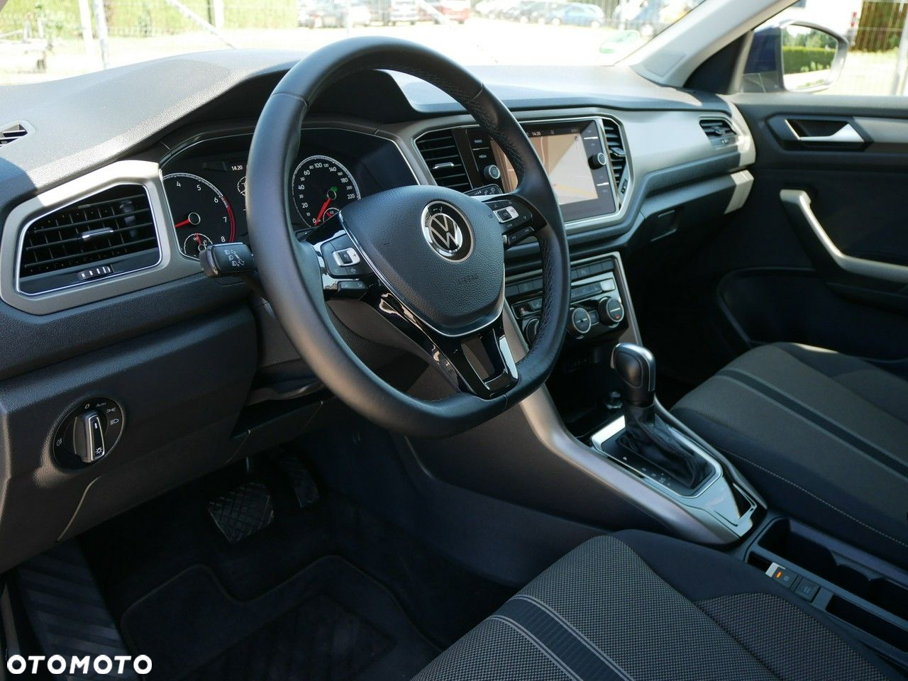 Volkswagen T-Roc - 12